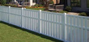 Alternating-picket-white-vinyl-fencing